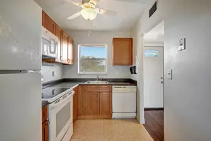 8225 Sunrise Lakes Blvd, Sunrise, FL 33322 - Photo 15