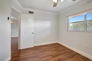 8225 Sunrise Lakes Blvd, Sunrise, FL 33322 - Photo 27