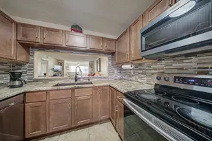 7650 Tahiti Ln, Lake Worth, FL 33467 - Photo 11