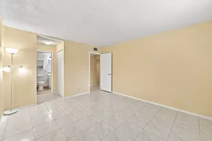 2753 S Oakland Forest Dr, Oakland Park, FL 33309 - Photo 17