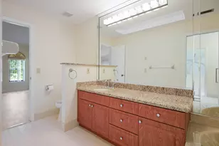 7003 Golf Pointe Cir, Tamarac, FL 33321 - Photo 23