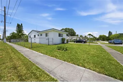 2300 N 57th Terrace, Hollywood, FL 33021 - Photo 1