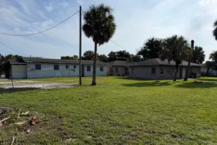 438 N 15th St, Fort Pierce, FL 34950 - Photo 1