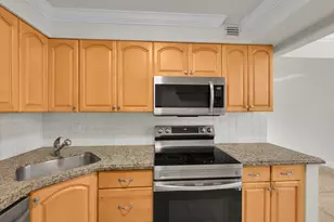 490 NW 20th St, Boca Raton, FL 33431 - Photo 9