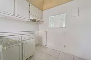 9641 Sunrise Lakes Blvd, Sunrise, FL 33322 - Photo 19