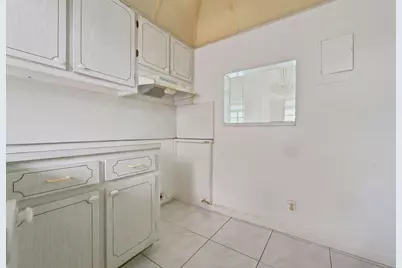 9641 Sunrise Lakes Boulevard #208, Sunrise, FL 33322 - Photo 19