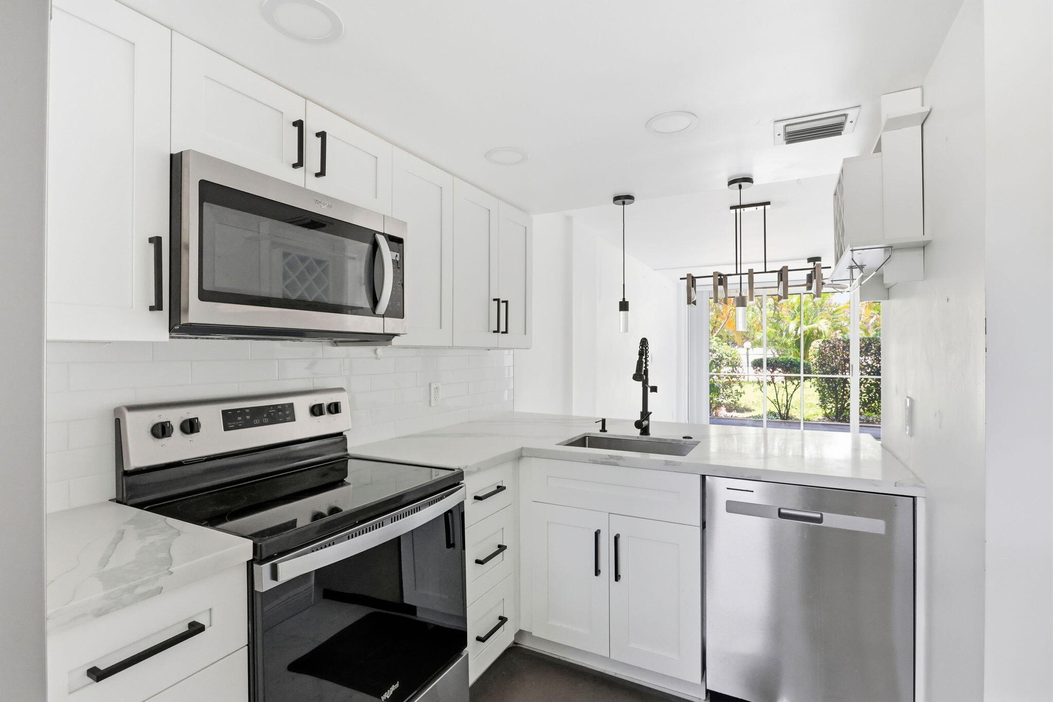 118 Royal Pk Dr #1B main architectural view