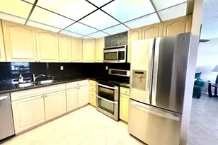 1049 Lincoln C, Boca Raton, FL 33434 - Photo 5