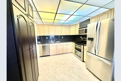 1049 Lincoln C, Boca Raton, FL 33434 - Photo 3