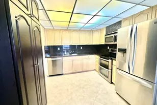 1049 Lincoln C, Boca Raton, FL 33434 - Photo 3