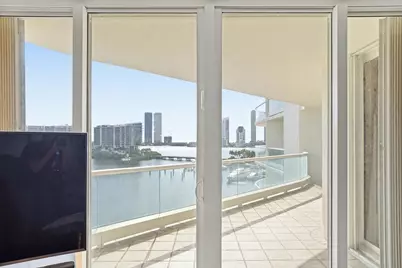 7000 W Island Boulevard #907, Aventura, FL 33160 - Photo 15