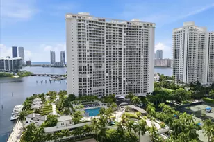 7000 W Island Blvd, Aventura, FL 33160 - Photo 51