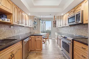 7000 W Island Blvd, Aventura, FL 33160 - Photo 11