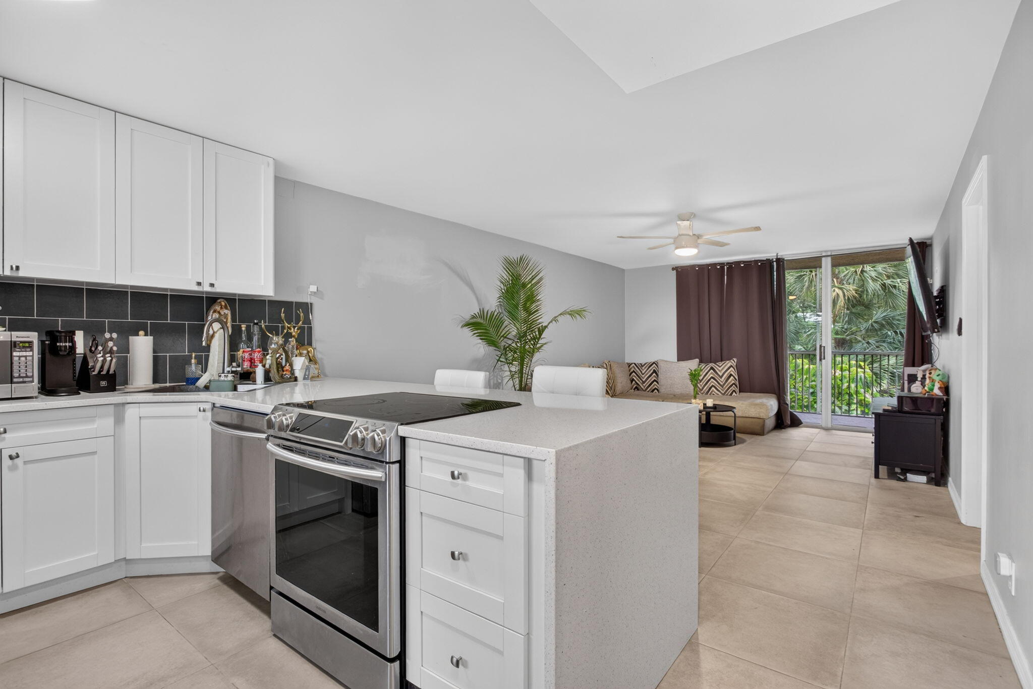 3301 NW 47th Terrace #308 - 3301 NW 47th Terrace #308, Lauderdale Lakes, FL 33319 Luxury Property | Jose Angel Pina