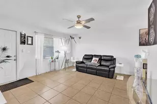 560-564 NE 35th St, Oakland Park, FL 33334 - Photo 5