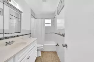 560-564 NE 35th St, Oakland Park, FL 33334 - Photo 11