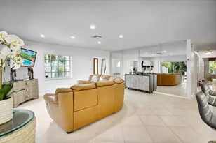 290 E Fern Dr, Boca Raton, FL 33432 - Photo 9