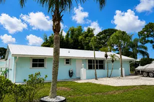 2184 SE Washington Street N, Stuart, FL 34997 - Photo 1