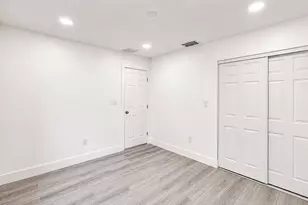 528 E Lakewood Rd, West Palm Beach, FL 33405 - Photo 3