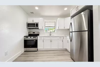 528 E Lakewood Road #B, West Palm Beach, FL 33405 - Photo 5