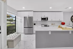 8967 Belle Aire Dr, Boca Raton, FL 33433 - Photo 3