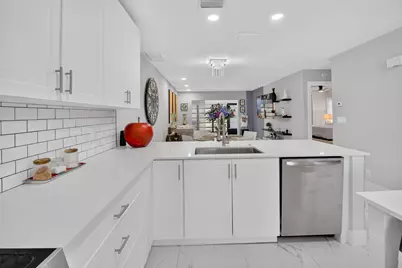 8967 Belle Aire Drive, Boca Raton, FL 33433 - Photo 7