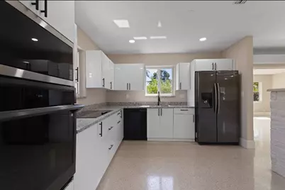 570 SE 2nd Avenue, Pompano Beach, FL 33060 - Photo 17