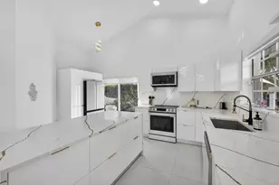 18 Selby Ln, Palm Beach Gardens, FL 33418 - Photo 21