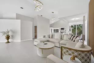 18 Selby Ln, Palm Beach Gardens, FL 33418 - Photo 13