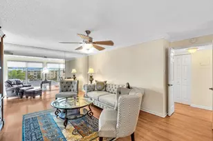 14 Colonial Club Dr, Boynton Beach, FL 33435 - Photo 15