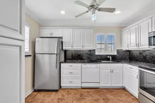 14 Colonial Club Dr, Boynton Beach, FL 33435 - Photo 7