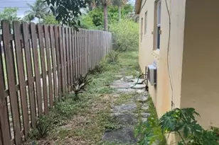 2609 NE 4th St, Boynton Beach, FL 33435 - Photo 5