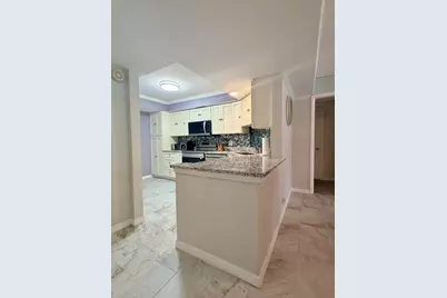 2425 Presidential Way #304, West Palm Beach, FL 33401 - Photo 5
