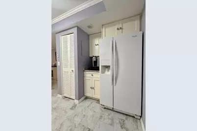 2425 Presidential Way #304, West Palm Beach, FL 33401 - Photo 3