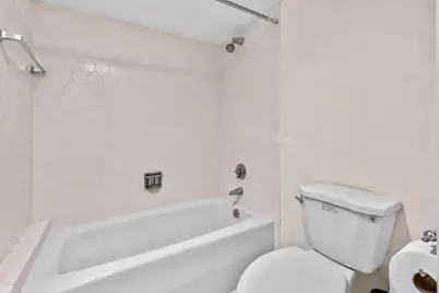 2425 Presidential Way #304, West Palm Beach, FL 33401 - Photo 13