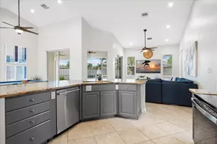 13866 Geranium Pl, Wellington, FL 33414 - Photo 9