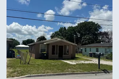 1403 Avenue M, Fort Pierce, FL 34950 - Photo 1