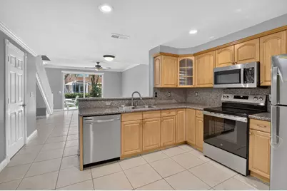 1603 Barcelona Way #3-32, Weston, FL 33327 - Photo 7