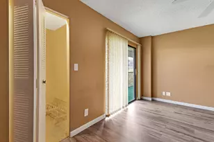 2209 S Cypress Bend Dr, Pompano Beach, FL 33069 - Photo 17