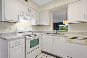 2209 S Cypress Bend Dr, Pompano Beach, FL 33069 - Photo 11