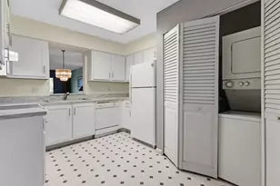 2209 S Cypress Bend Dr, Pompano Beach, FL 33069 - Photo 13