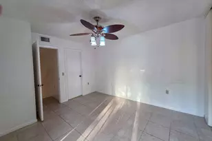 832 Blue Ridge Cir, West Palm Beach, FL 33409 - Photo 9