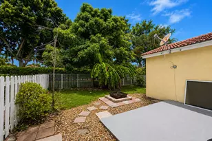 6711 Green Island Cir, Lake Worth, FL 33463 - Photo 21