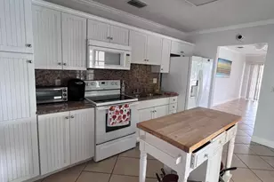 140 Cypress Club Dr, Pompano Beach, FL 33060 - Photo 39