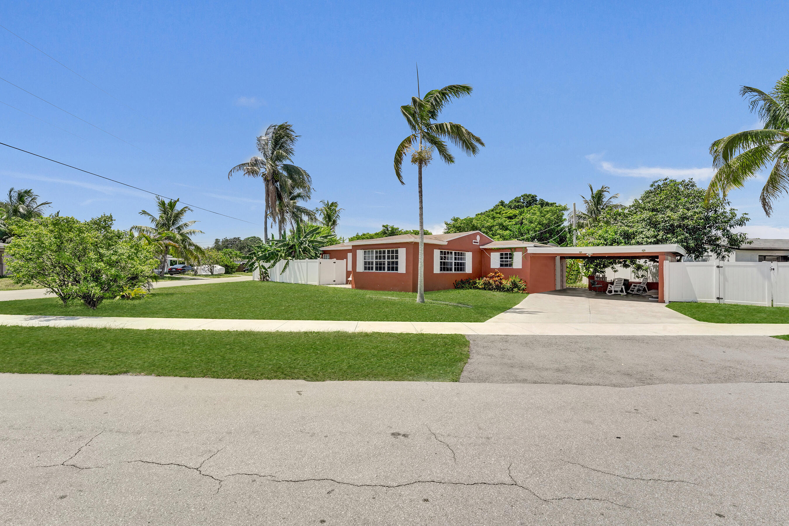 1302 S 23rd Ave - 1302 S 23rd Ave, Hollywood, FL 33020 Luxury Property | Jose Angel Pina