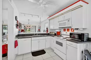 10247 N Circle Lake Dr, Boynton Beach, FL 33437 - Photo 21