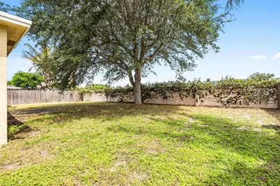 913 SE Forrest Park Drive, Stuart, FL 34994 - Photo 25