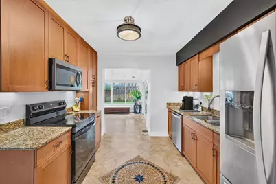 4670 NE 4th Avenue, Oakland Park, FL 33334 - Photo 11
