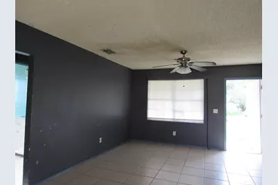 2557 SE Robin Circle, Port Saint Lucie, FL 34952 - Photo 3