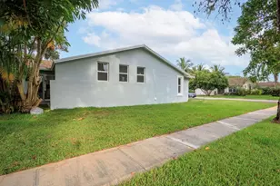 5586 N Lakewood Cir, Margate, FL 33063 - Photo 31